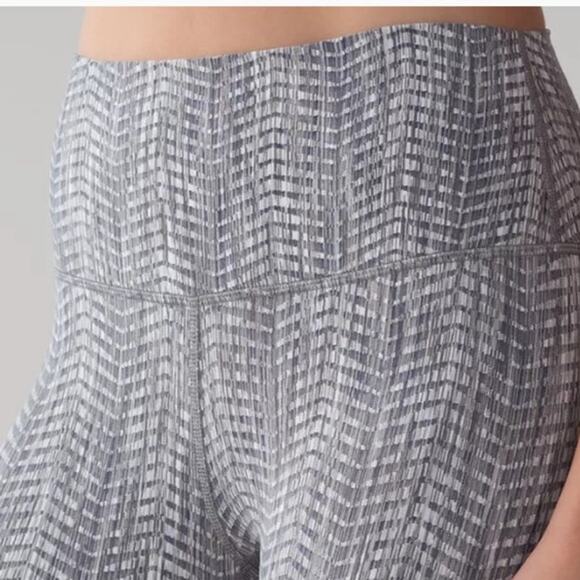 Lululemon Gray Pattern High Rise Wunder Under Leggings size 4 - Picture 4 of 8